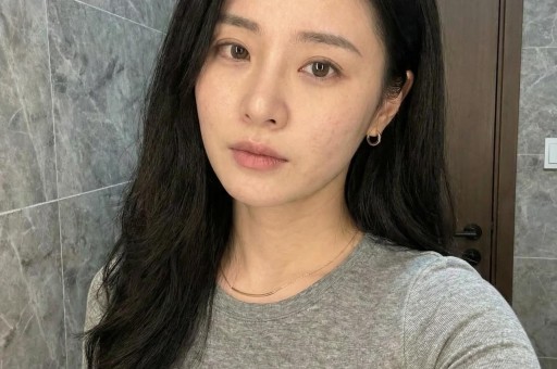 内娱1天4大瓜！顶流恋情、深夜泡酒吧、全身整容一个比一个离谱